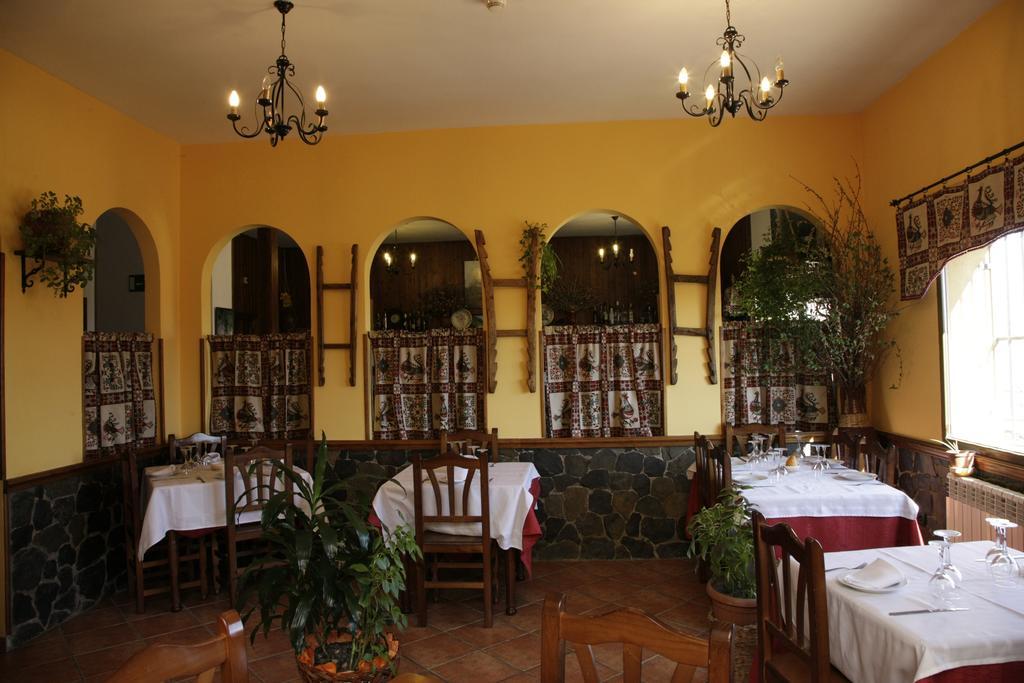 Hostal Restaurante Alto Rey Arroyo de las Fraguas Exterior photo
