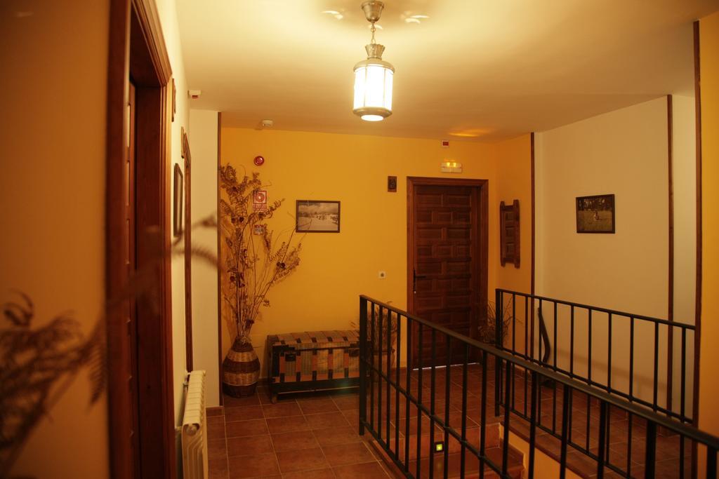 Hostal Restaurante Alto Rey Arroyo de las Fraguas Exterior photo