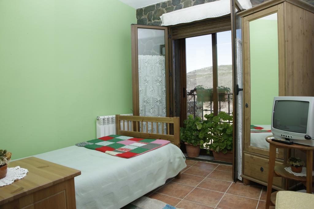 Hostal Restaurante Alto Rey Arroyo de las Fraguas Exterior photo